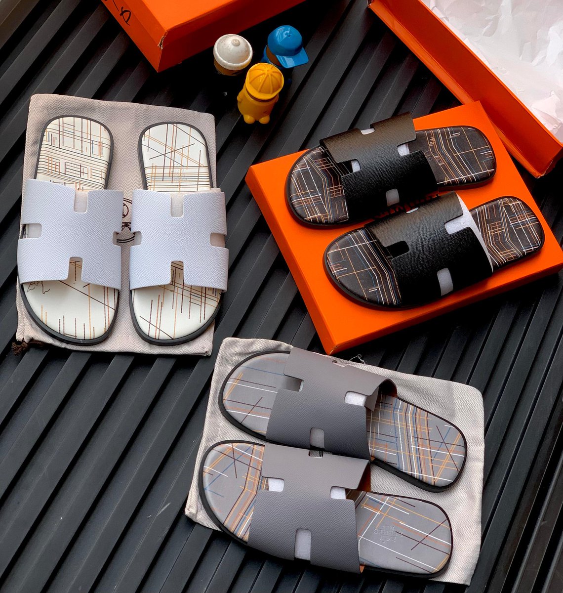 Tomisin923's tweet photo. *`HERMES SLIPPERS*🚨 🩸
 ``` LUXURY OR NOTHING```

```SIZE AVAILABLE_(40—-(46)✅```

```PRICE_```    *NGN 45,000* https://t.co/MAUGY6ma9H