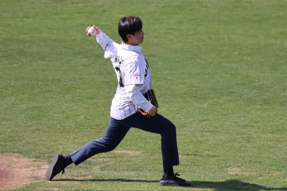sb_enik's tweet photo. 和田さんの始球式⚾️
バッターギータ、
キャッチャーマッチは
我得すぎた😂😂
2026.2.22 ひなたサンマリンスタジアム
#柳田悠岐　#和田毅 https://t.co/PnAwWJI5GR