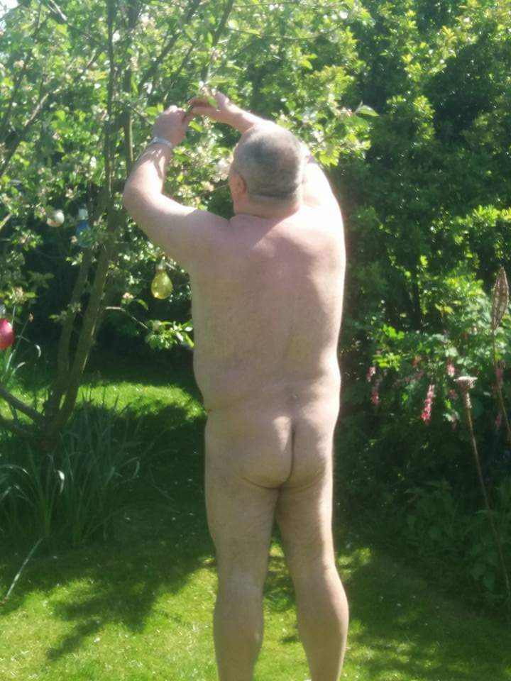 fenbearuk1's tweet photo. Spring is nearly here so it's time to work in the garden.

#nakedgardener #osos #maduros #gaybeef #gaynaked #gaybear #gaydaddy #gayfur #gaybeef #gaychub #gaychunk #arse #gaymature #beefy #gayarse #gaynaturist https://t.co/s0Kjt62ixI