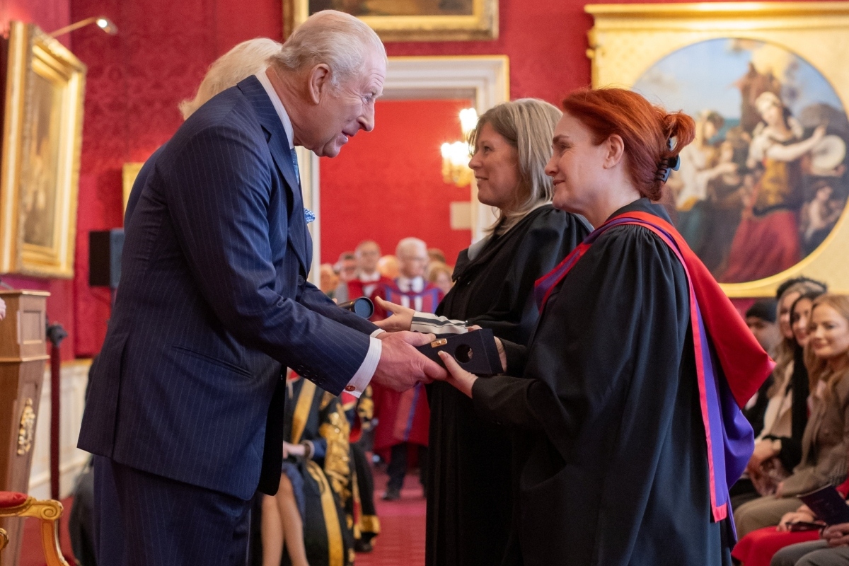 FENews's tweet photo. Royal Seal of Approval for Hull College: Hull College is celebrating national recognition after being presented with one of the UK’s most prestigious education honours – the Queen Elizabeth Prize for… https://t.co/u6IJsNVzMF #EducationNewsFENews #EdTechNewsonEducationTechnology https://t.co/yUyHD2mWPT