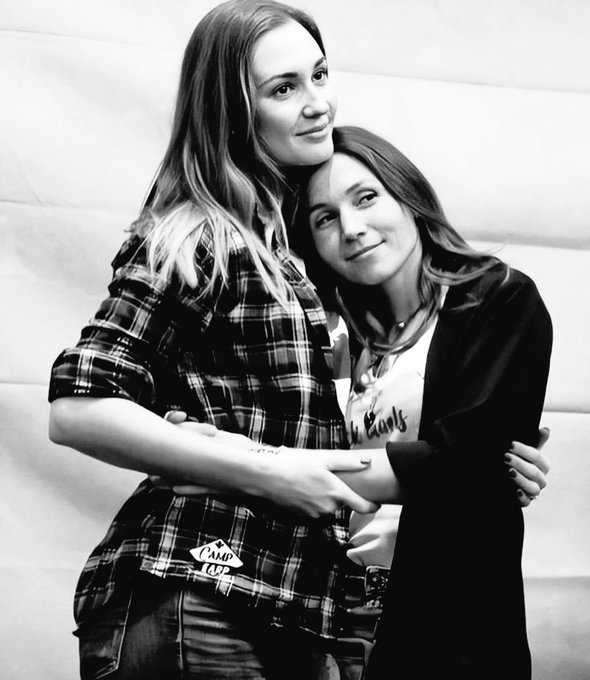 I hope you're having a nice #WayHaughtWednesday
#WynonnaEarp  More stories please.. @Audible_ca