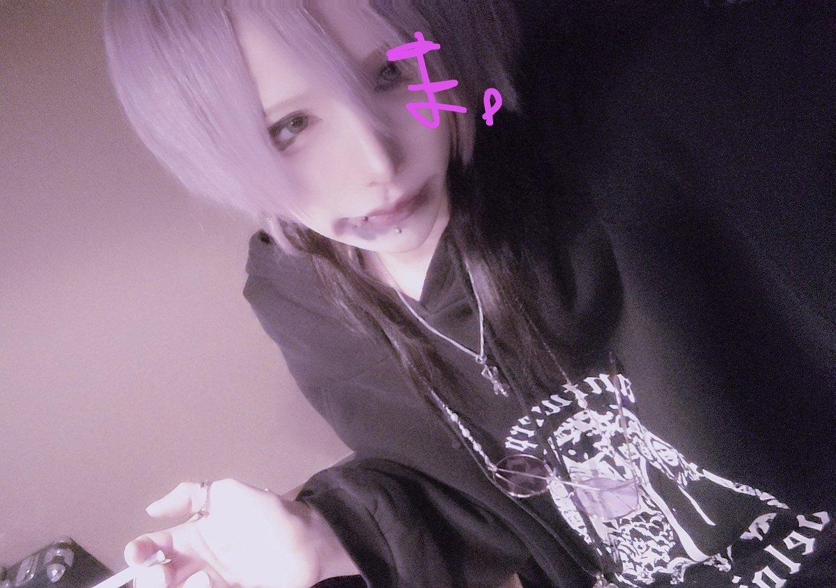 楪まな。 tweet media