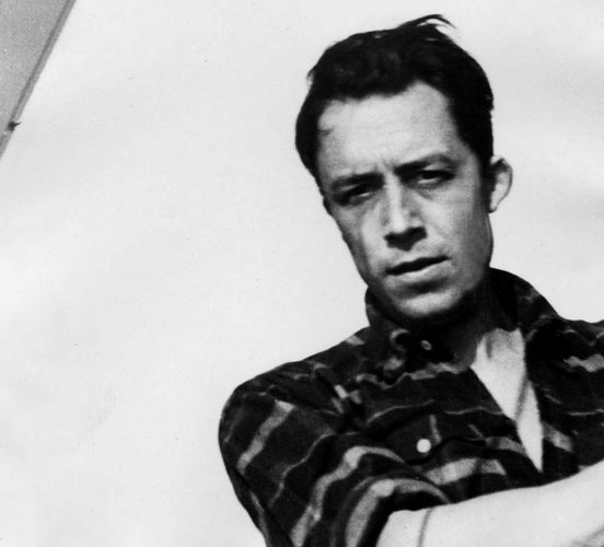 ⁓♦⁓

■ ALBERT CAMUS — L’Été —

❝ 
Je Patiente,
Je Suis Poli De Toutes Mes Forces. 

On Me Voit Passer 
Dans De Belles Rues Savantes, 
J'admire Les Paysages, 
J’applaudis Comme Tout Le Monde, 
Je Donne La Main, 
Ce N'est Pas Moi Qui Parle. 

On Me Loue, 
Je Rêve Un Peu, 
On