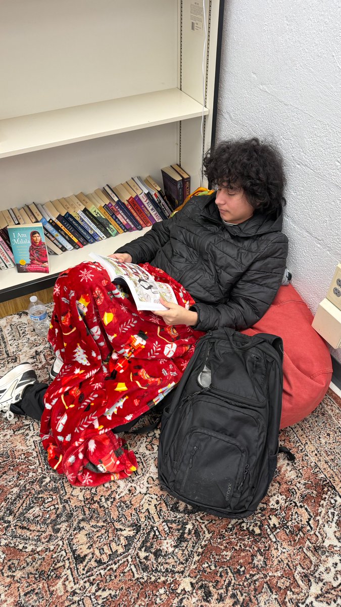 LockwoodEnglish's tweet photo. How do students choose to relax after finishing the WIDA test?

Coloring, word searches, and independent reading.

There’s something really beautiful about watching students exhale after doing something hard.

I'm so proud of their stamina! #AtomNation https://t.co/nA5SmVBS9R