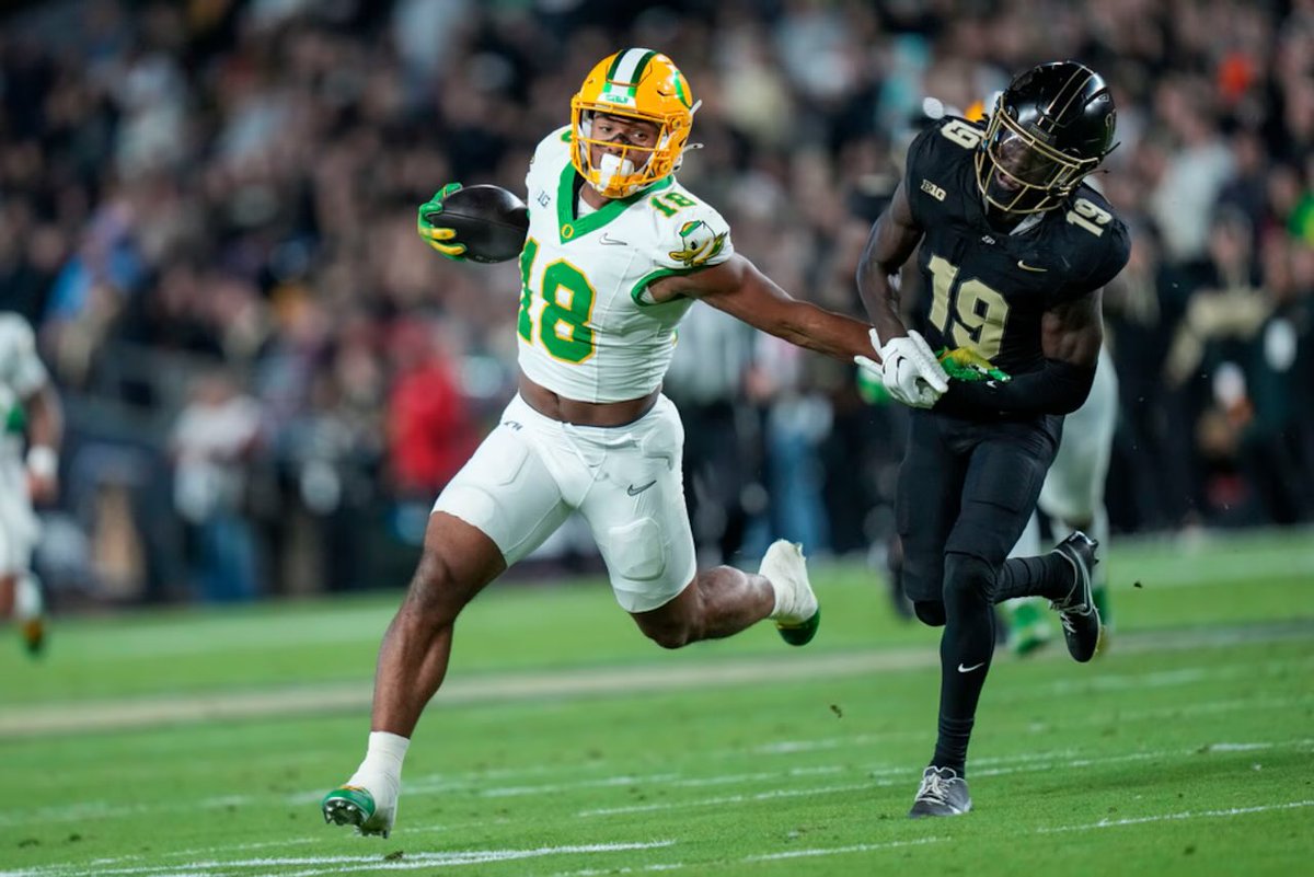 SleeperCFB's tweet image. .@AlbertBreer on Oregon TE Kenyon Sadiq:

“Sadiq has a chance… to be what Nick Emmanwori was a year ago—the prospect who proves too much of a physical outlier for anyone to ignore.”