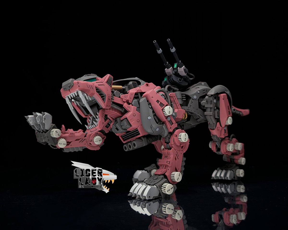 HMM Saber Tiger CA Version It was hard to photograph the purple red this kit comes with. I really like it! #ゾイド #コトブキヤ #HMMゾイド #zoids #kotobukiya