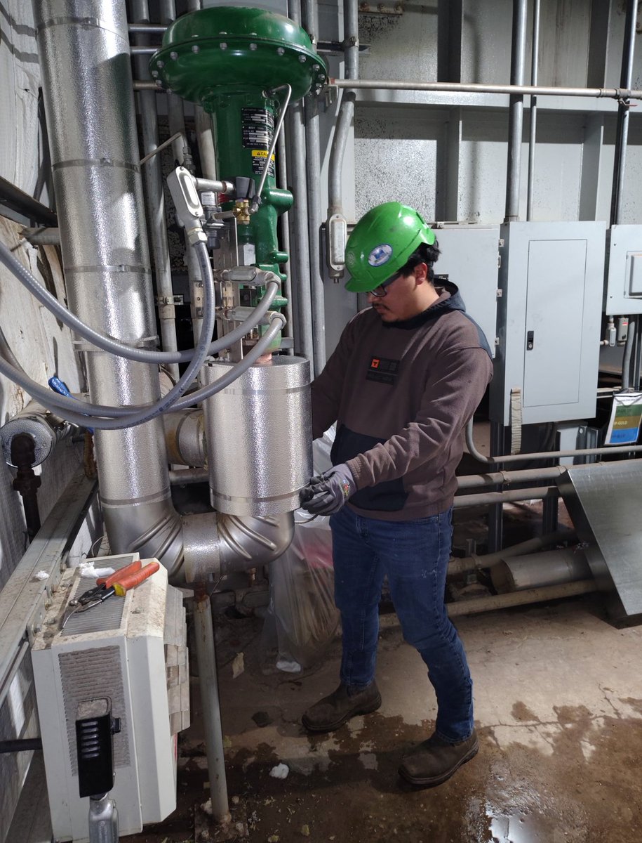 HelmetsHardhats's tweet photo. On this #WorksiteWednesday, sponsored by @MilwaukeeTool, Marine Corps veteran Joseph found stability and purpose in the insulation trade with HFIAW Local 16 through #HelmetsToHardhats.
#HelmetsToHardhats #VeteransInTheTrades #MilwaukeeTools https://t.co/CgOpg6tZeV
