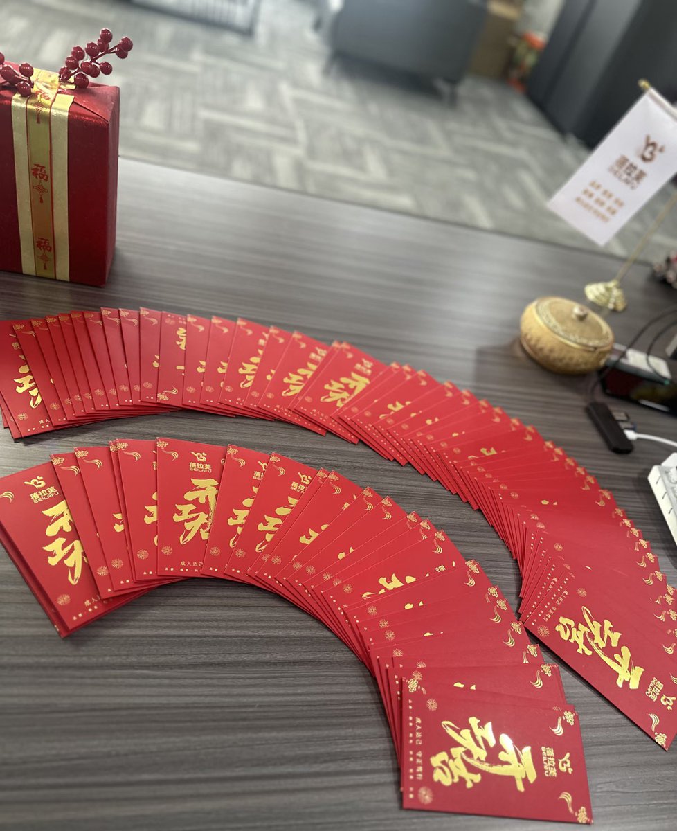qiqi11946050's tweet photo. The fastest way to feel Chinese? Learn the art of the Red Packet🧧📱
While the West is still sending boring texts, we’re shaking our phones for digital cash and saying "Gong Xi Fa Cai"! It’s not just money, it’s a vibe
#Hongbao #GongXiFaCai #ChineseNewYear #WeChat #AsianParents https://t.co/7Je090Jvr1