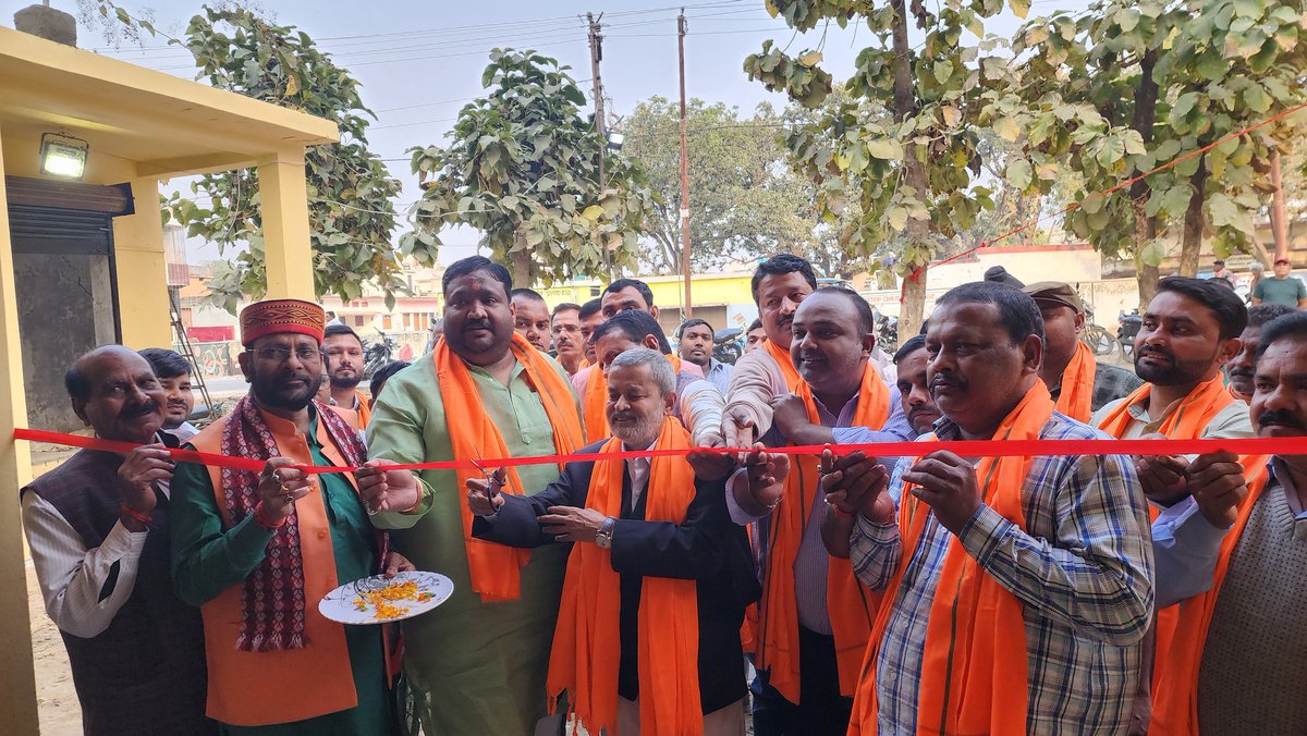 Blrfisheries's tweet photo. विकासखंड बलरामपुर के सामने निर्मित मत्स्य हॉट को पुनः संचालित किये जाने हेतुश्री धीरेन्द्र प्रताप सिंह, मा0 चेयरमैन नगर पालिका द्वारा शुभारम्भ किया गया @BalrampurCdo @DMBalrampur @FDepar2 @ddfish_ayodhyaa https://t.co/X1LJWMtTzA
