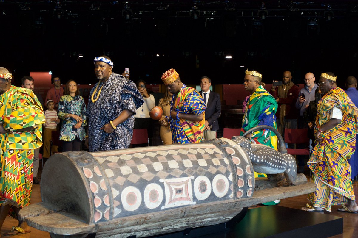FRemarck13's tweet photo. Le 23/02/26 nous avons procédé au @quaibranly à la cérémonie de libation du #DjidjiAyokwè, le tambour parleur qui regagnera bientôt ses terres. #emotion #memoire #respect #Atchan #diplomatieculturelle(1) https://t.co/Vl7Jv8US51