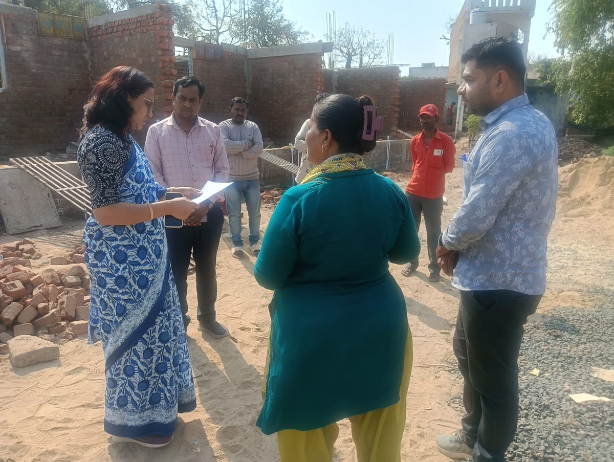 આજરોજ માનનીય નિયામક સાહેબશ્રી દ્વારા જોટાણા તાલુકાના સાંથલ ગામની વિઝીટ કરવામાં આવી જેમાં પ્રધાનમંત્રી આવાસ યોજના ગ્રામીણ અંતર્ગત ચાલુ આવાસોની મુલાકાત કરવામાં આવી તેમજ લાભાર્થીઓ સાથે મળેલ સહાય અંગે ચર્ચા કરવામાં આવી તેમજ જરૂરી માર્ગદર્શન આપવામાં આવ્યું.
<a href="/PmayGMehsana/">PMAY MEHSANA</a> <a href="/ddo_mehsana/">DDO Mehsana</a>