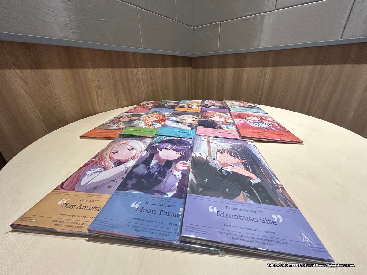 gkmas_official's tweet photo. 🌟本日発売！🌟

✅雨夜燕 1st Single「理論武装して」
✅十王星南 2nd Single「Our Chant」

ジャケットイラストは完全新規描き下ろし！
さらに、CD限定の各アイドルソロ歌唱音源も収録🎧

ぜひチェックしてください✨

🛒ご購入はこちら！
https://t.co/JlKjdJ58Ry

#学マス https://t.co/ZSkhTALDpy