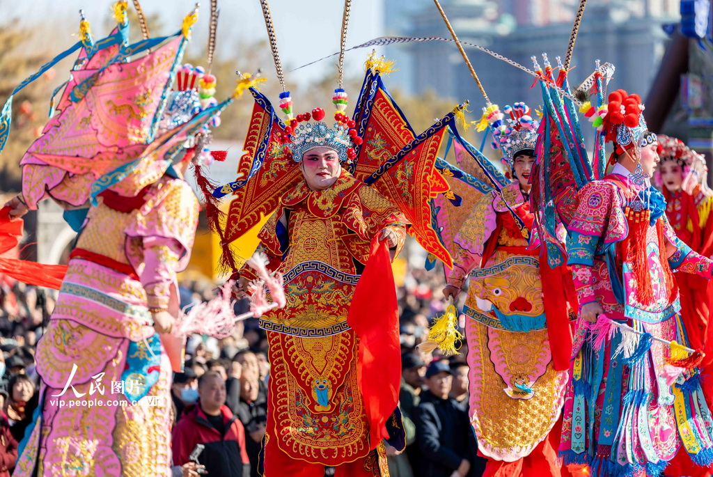 ShutterLife888's tweet image. 2月24日内蒙古呼和浩特玉泉区新春庙会“游八仙”上演高跷秧歌醒狮等民俗表演
On Feb 24, folk performances like stilt dancing, yangko, and lion dance were staged at the "You Baxian" temple fair in Yuquan District, #Performances