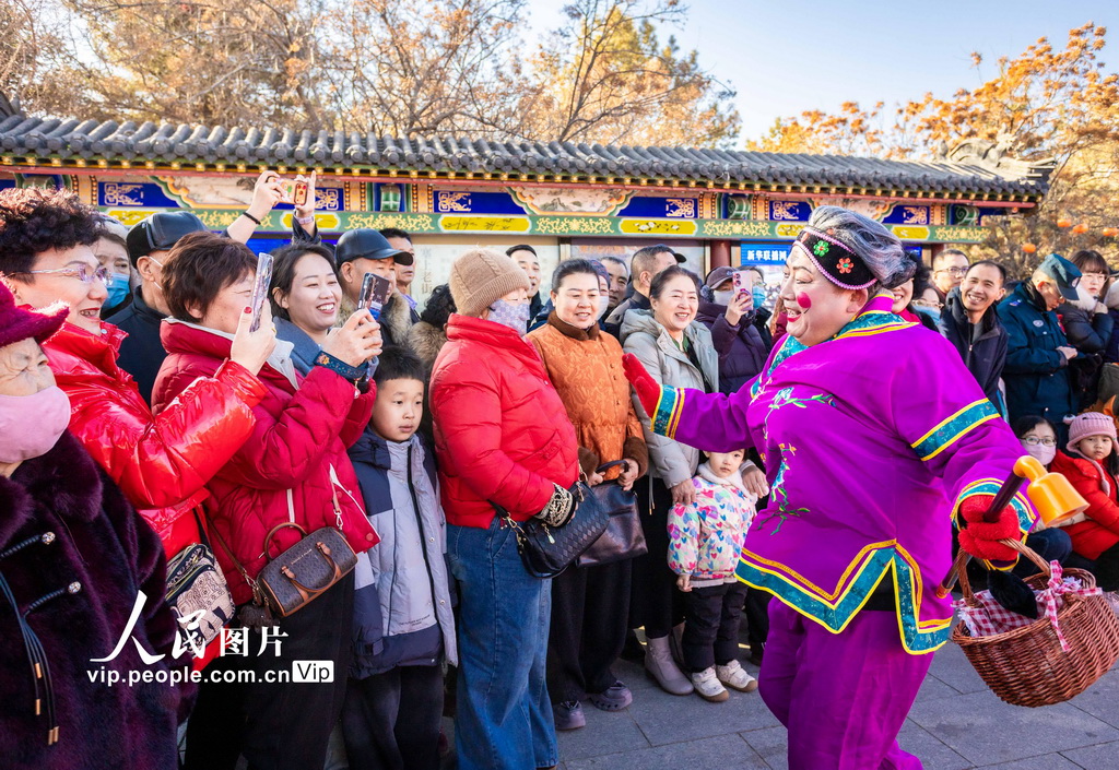 ShutterLife888's tweet image. 2月24日内蒙古呼和浩特玉泉区新春庙会“游八仙”上演高跷秧歌醒狮等民俗表演
On Feb 24, folk performances like stilt dancing, yangko, and lion dance were staged at the "You Baxian" temple fair in Yuquan District, #Performances