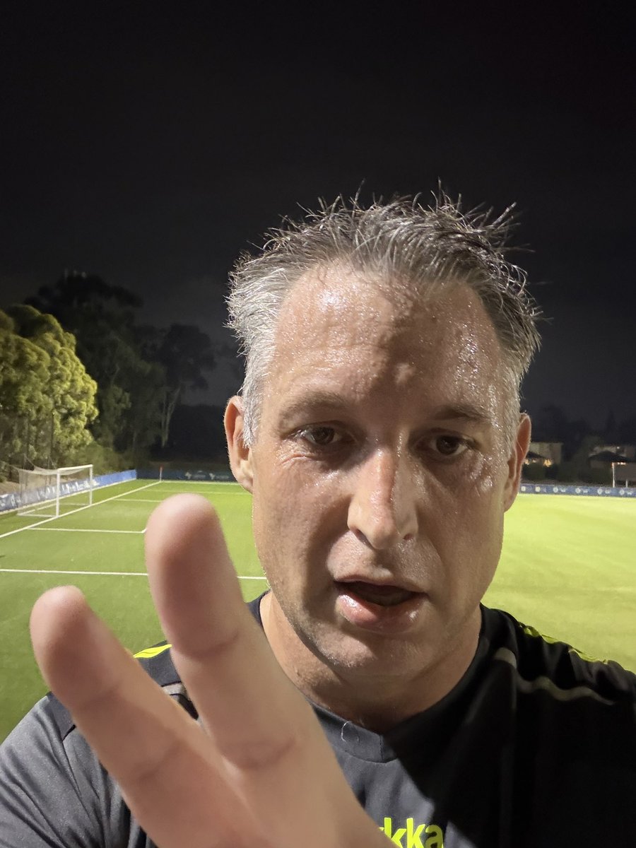 EVStraya tweet media