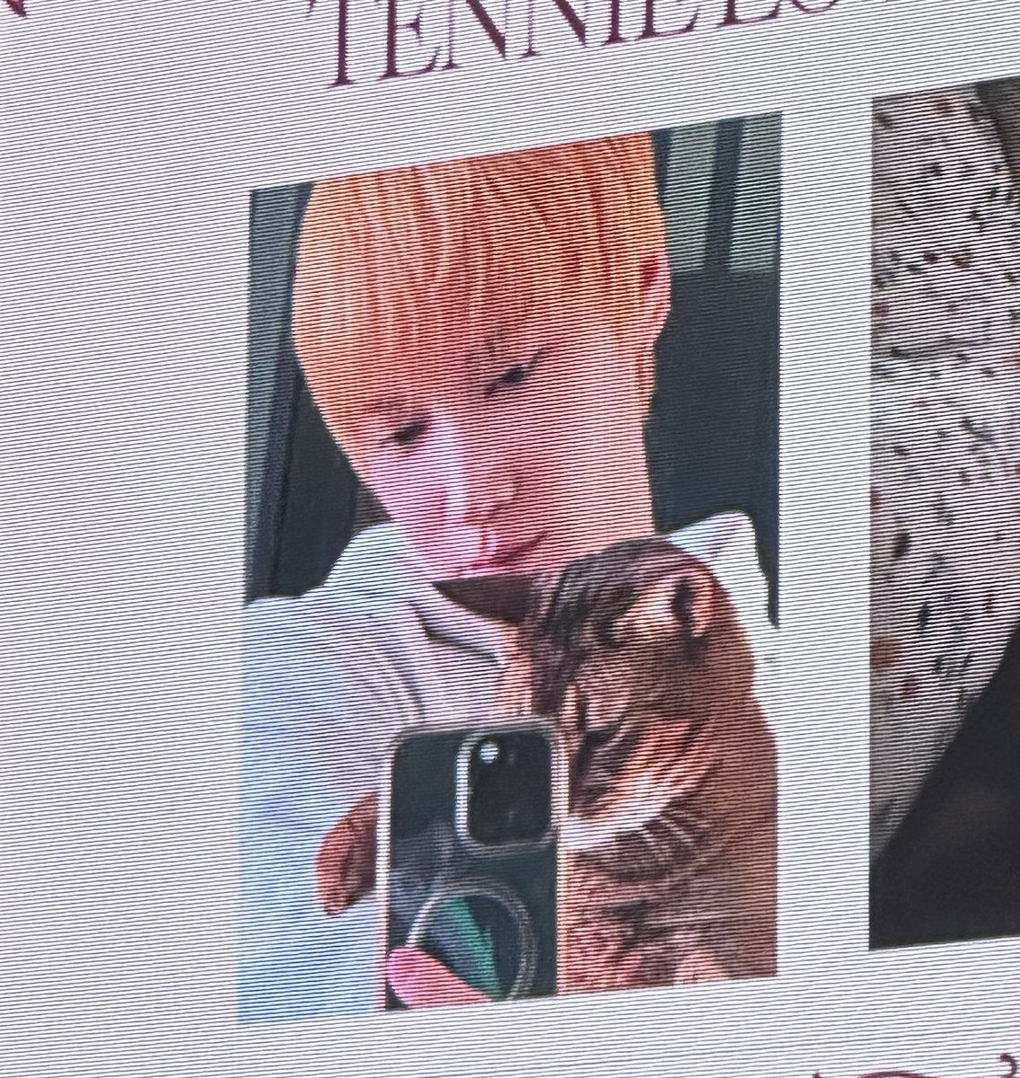 น้องเตนเล่าว่าล่าสุดย้อมสีผมนี้ละคล้ายลีออนมากเลยถ่ายไว้ แล้วพบว่าลีออนก็โพสท่าเดวกันอีก คล้ายกันมากเลยยย🥺

#AboutTEN
#TEN_BDAY_PARTY