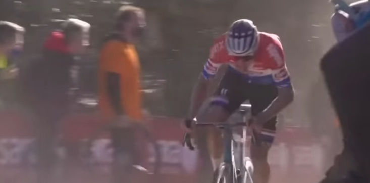 MATHIEU VAN DER POEL HARÁ OMLOOP HET NIEUWSBLAD. 

The king is back. 
🔥🔥🔥
#OHN26