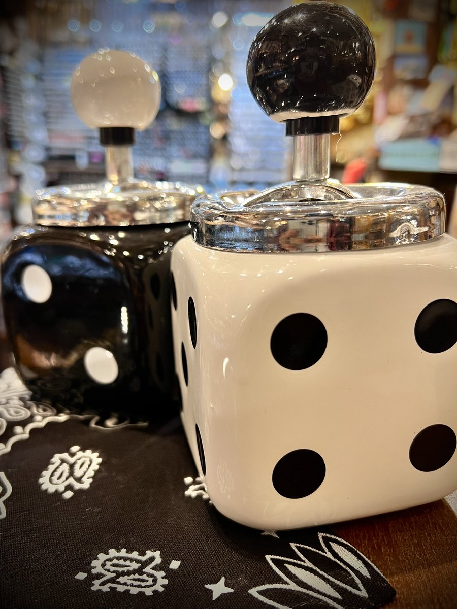 DICE 回転灰皿 𓏸𓂂𓈒🚬 . プレゼントにも自分用にも人気のアイテム