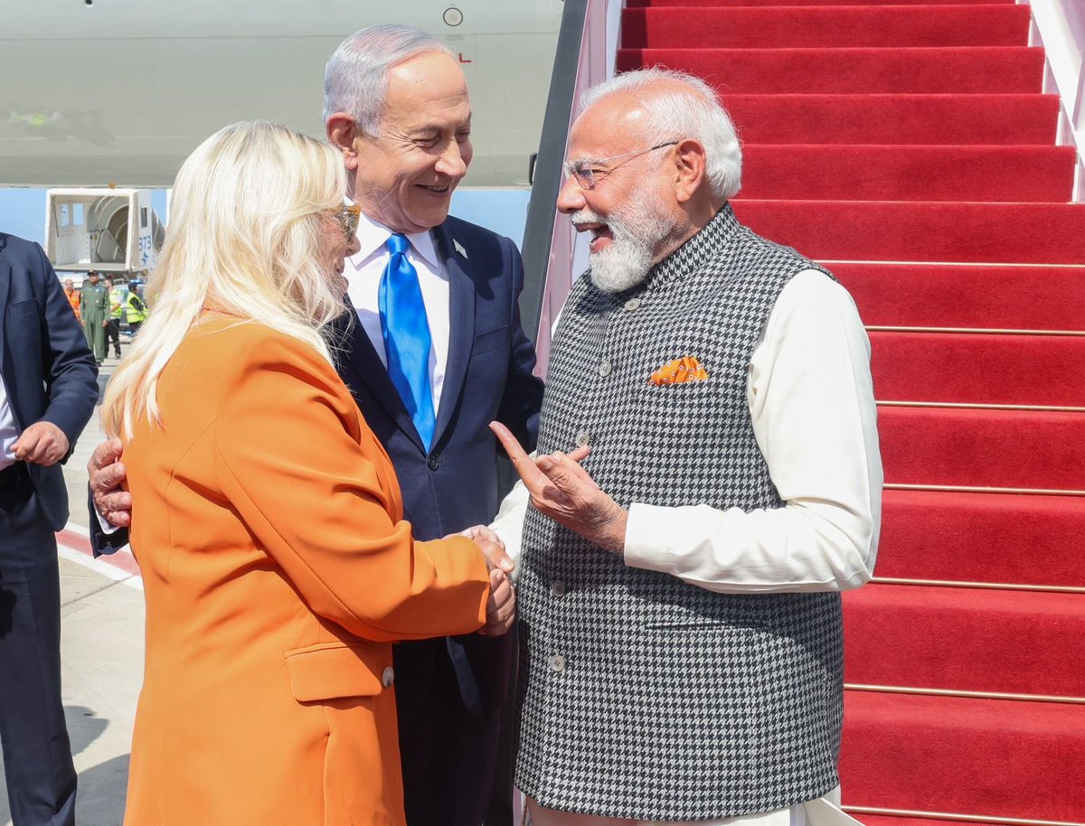 narendramodi's tweet photo. נחתתי בישראל.

לכבוד הוא לי להתקבל על ידי ראש הממשלה נתניהו וגברת נתניהו בשדה התעופה. אני מצפה לקיים דיונים בילטרליים ולתוצאות פוריות שיחזקו את הידידות בין הודו לישראל.

@netanyahu https://t.co/E5BOXRWfti