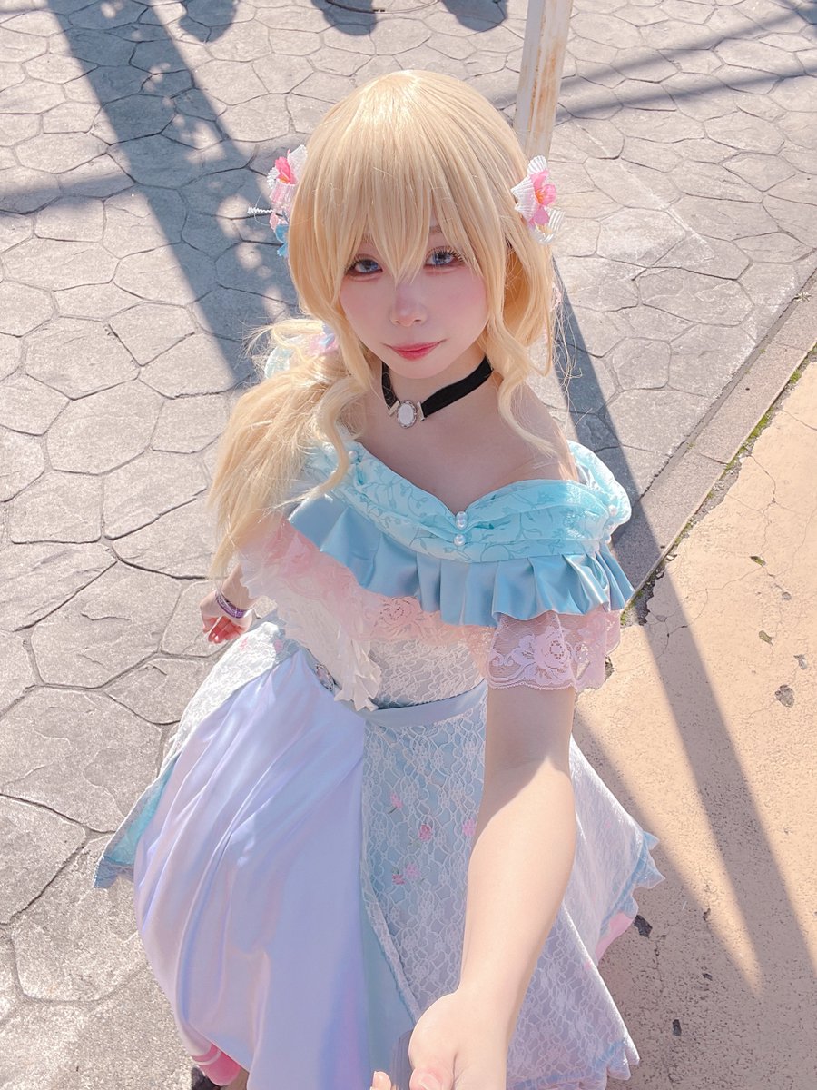 #原作の隣に自分のコスを貼る