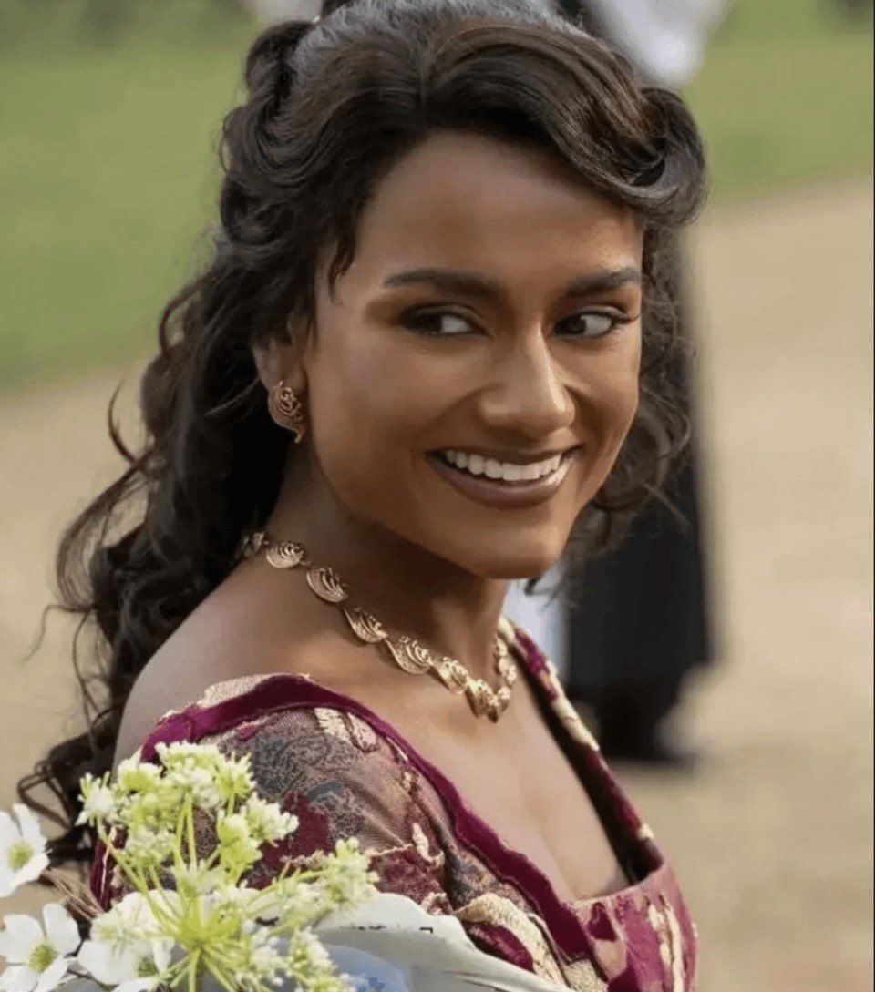 neon_heartbeat's tweet photo. Complaining online about this fuck ass makeup and hair and costume design team isn’t enough. I need a gun https://t.co/CkzyZ2RFZ2