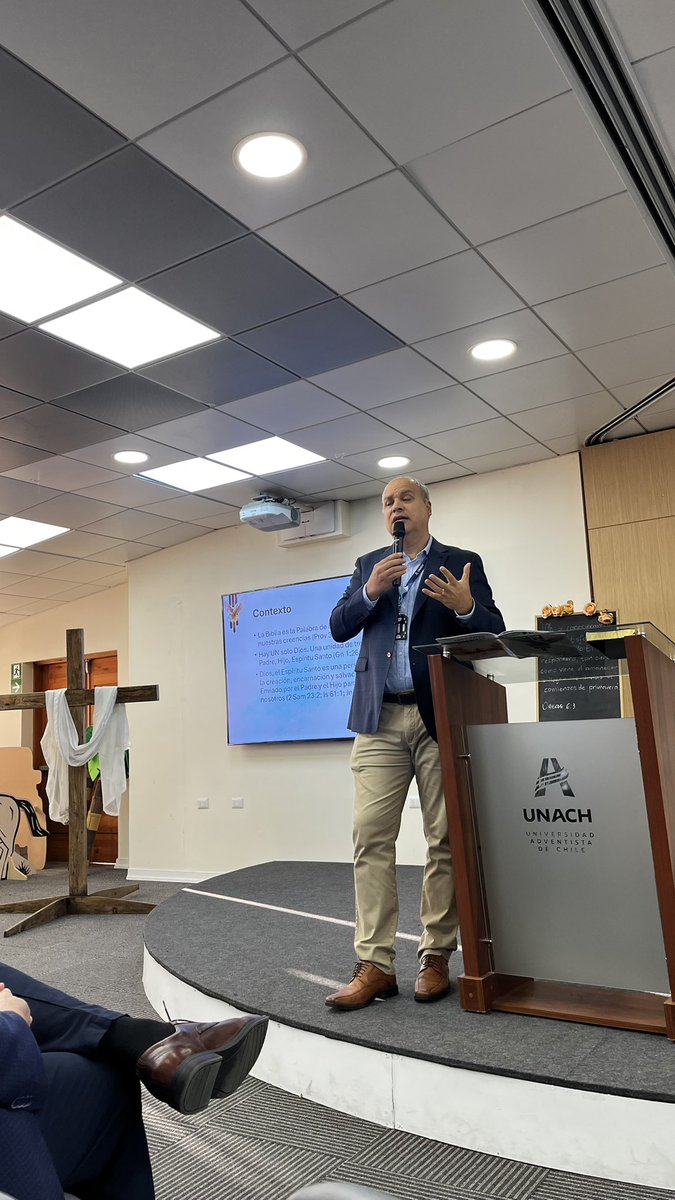 Perrinbee's tweet photo. En nuestra jornada de los 10 días de clamor #365 días de oración , el Dr. Roy Mayr director Posgrado Unach comenta :“ La Biblia es la palabra de Dios y constituye el fundamento de nuestras creencias.” https://t.co/Jj51TgwHSJ