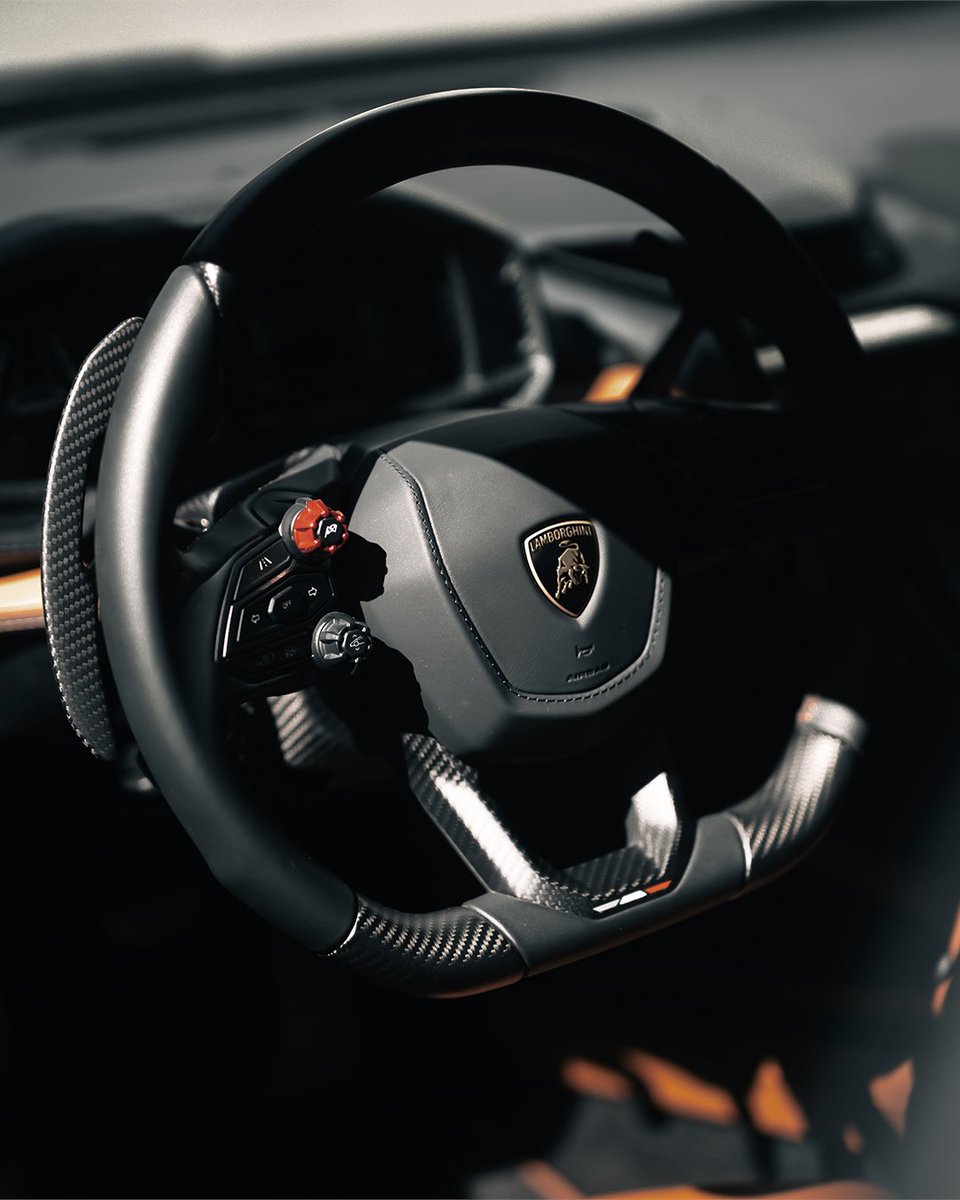 Lamborghini tweet media