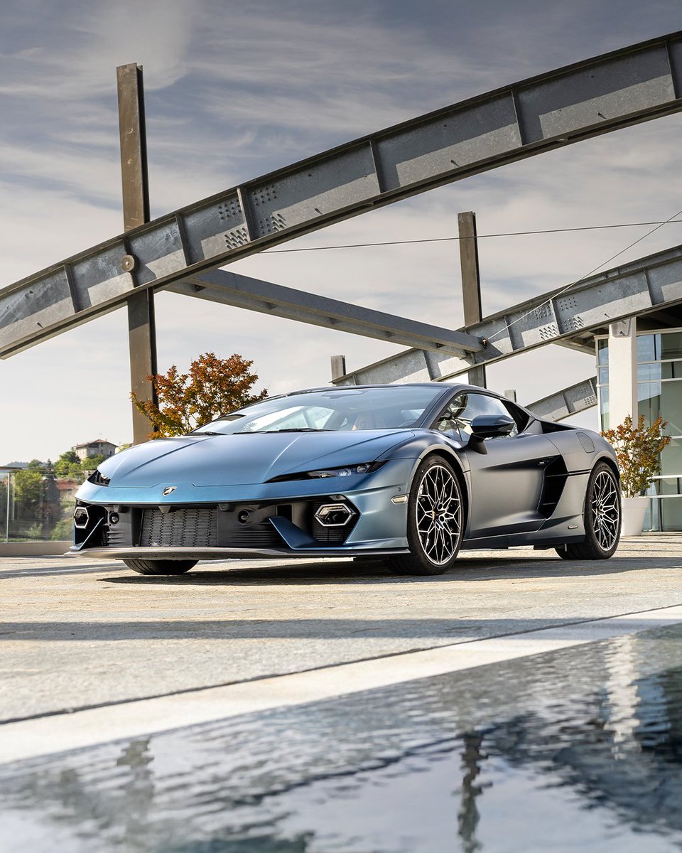 Lamborghini tweet media