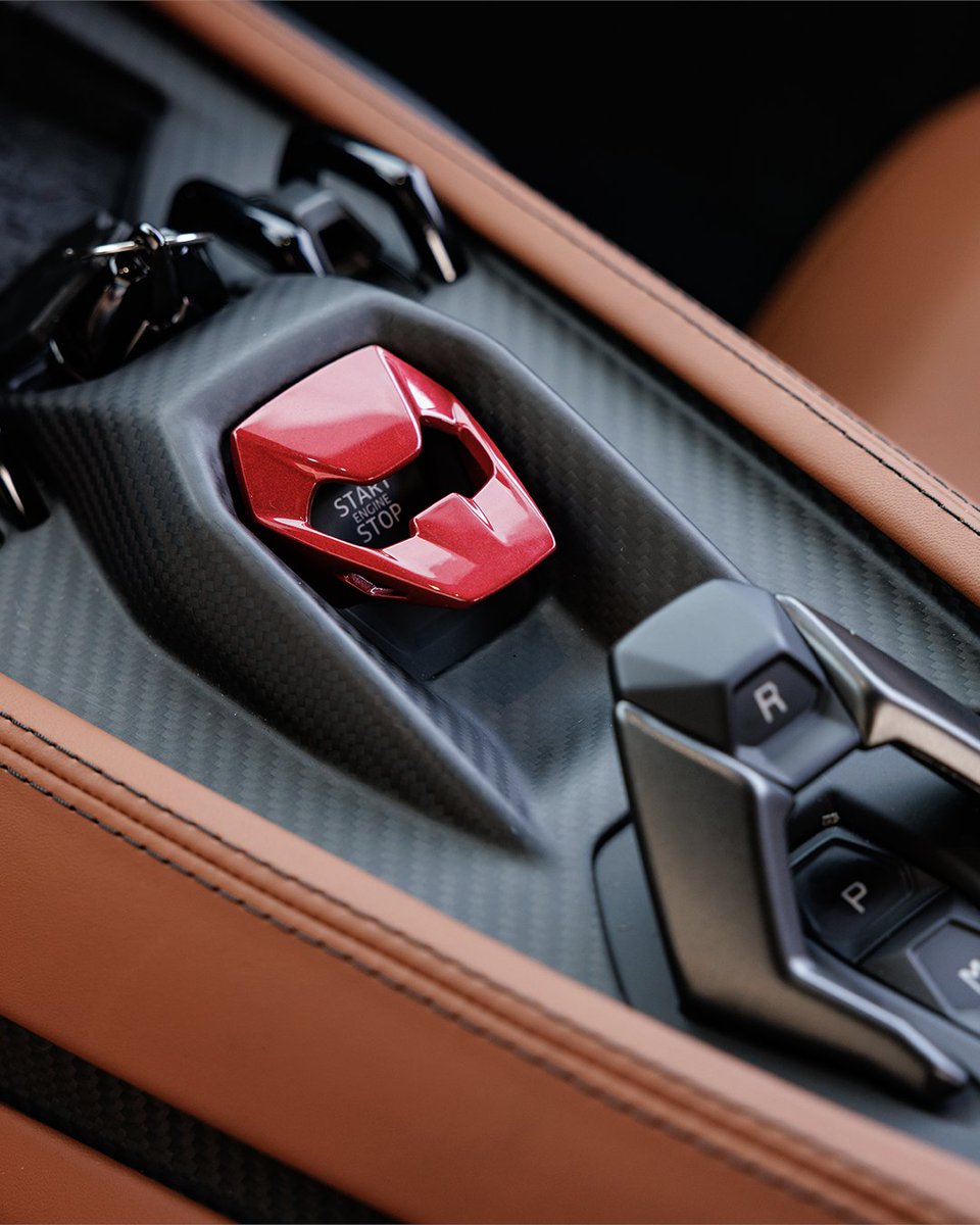 Lamborghini tweet media