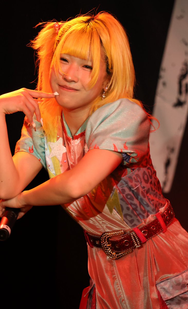 ryu3issei's tweet image. #SUPERNOVASHTOUR
スーリン色々発見した！
スーリンめっちゃ小さい！
スーリン顎引いたらキューティクル🤩

 #PIGGS
 #SURING