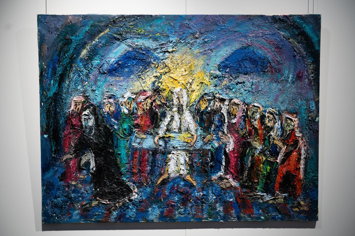 o_lumen's tweet photo. Hay algo profundamente cercano en esta obra. No se siente lejana ni solemne en exceso. Se siente humana. Nos invita a sentarnos a la mesa, a formar parte del momento.
Peris Carbonell
La última cena. COO. 130 x 97 cm
#PerisCarbonell #PorLaCruzALaLuz #Exposición #olumen #Arte https://t.co/r6ALVY8pfo