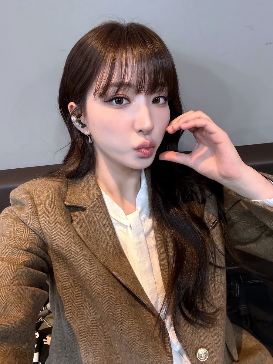 WJSN_Cosmic's tweet photo. [📷]
셀카도😉

#우주소녀 #WJSN
#Bloomhour #WJSN_10th_ANNIVERSARY https://t.co/wKDeFqALwK