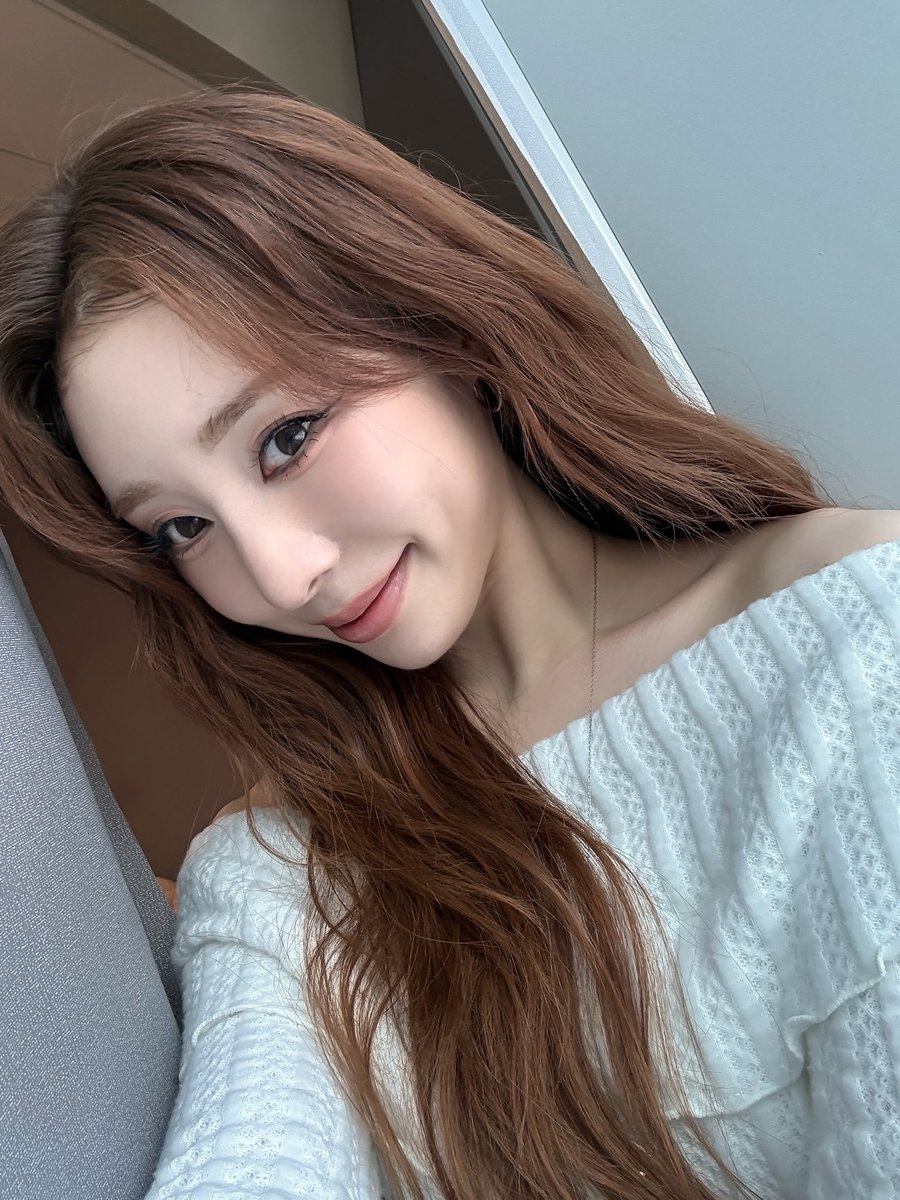 [📷]
셀카도😉

#우주소녀 #WJSN
#Bloomhour #WJSN_10th_ANNIVERSARY