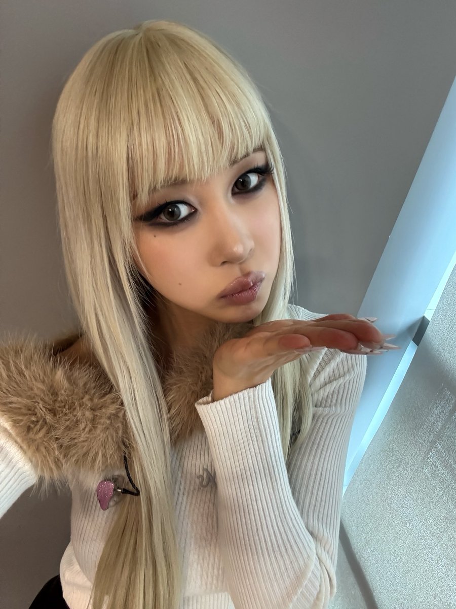 WJSN_Cosmic's tweet photo. [📷]
셀카도😉

#우주소녀 #WJSN
#Bloomhour #WJSN_10th_ANNIVERSARY https://t.co/wKDeFqALwK