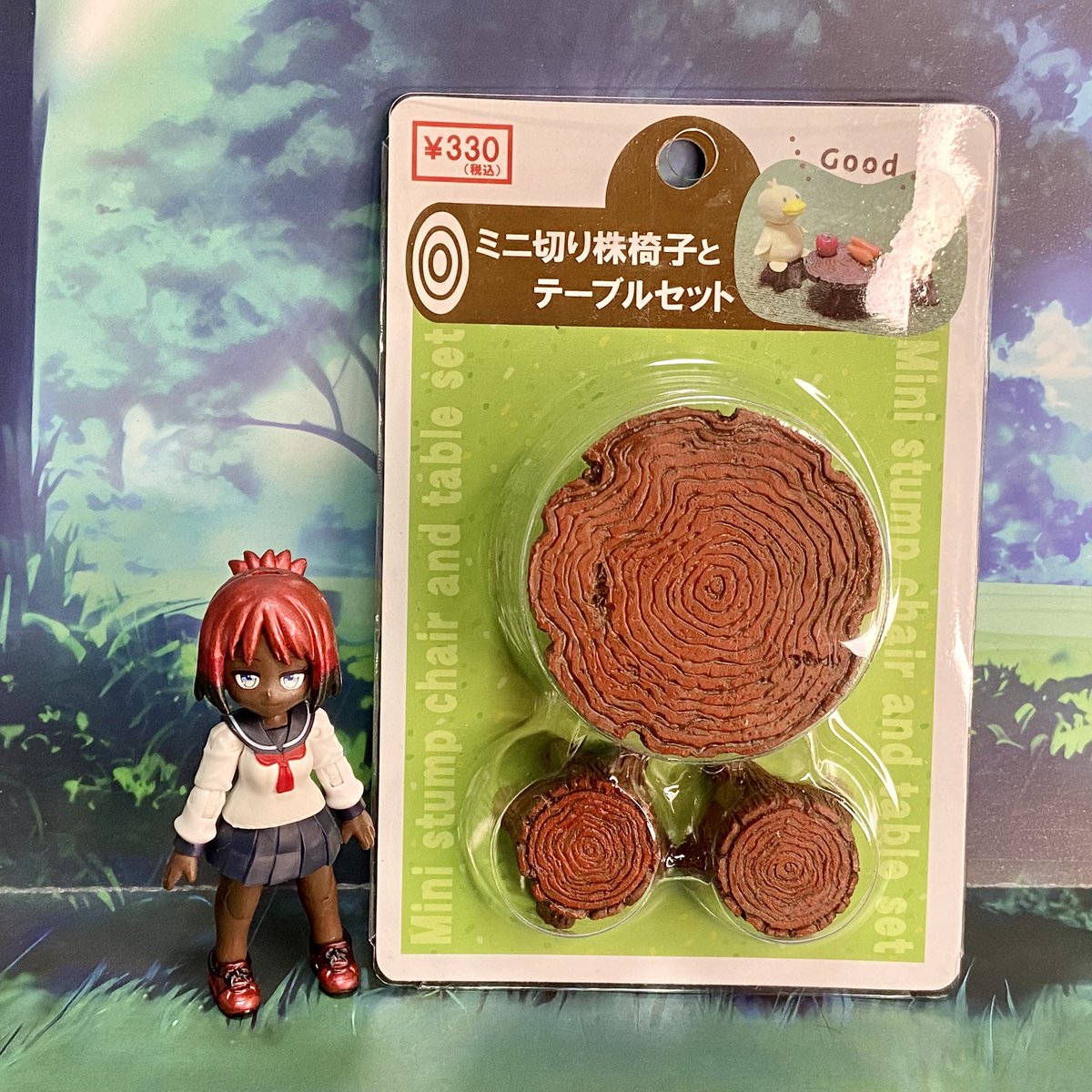 完売　天然樫の木で作成【森を感じられる切り株台】ミニテーブル/切り株椅子 ミニ切り株椅子とテーブルセット キャンドゥにて税込330円。 森背景に