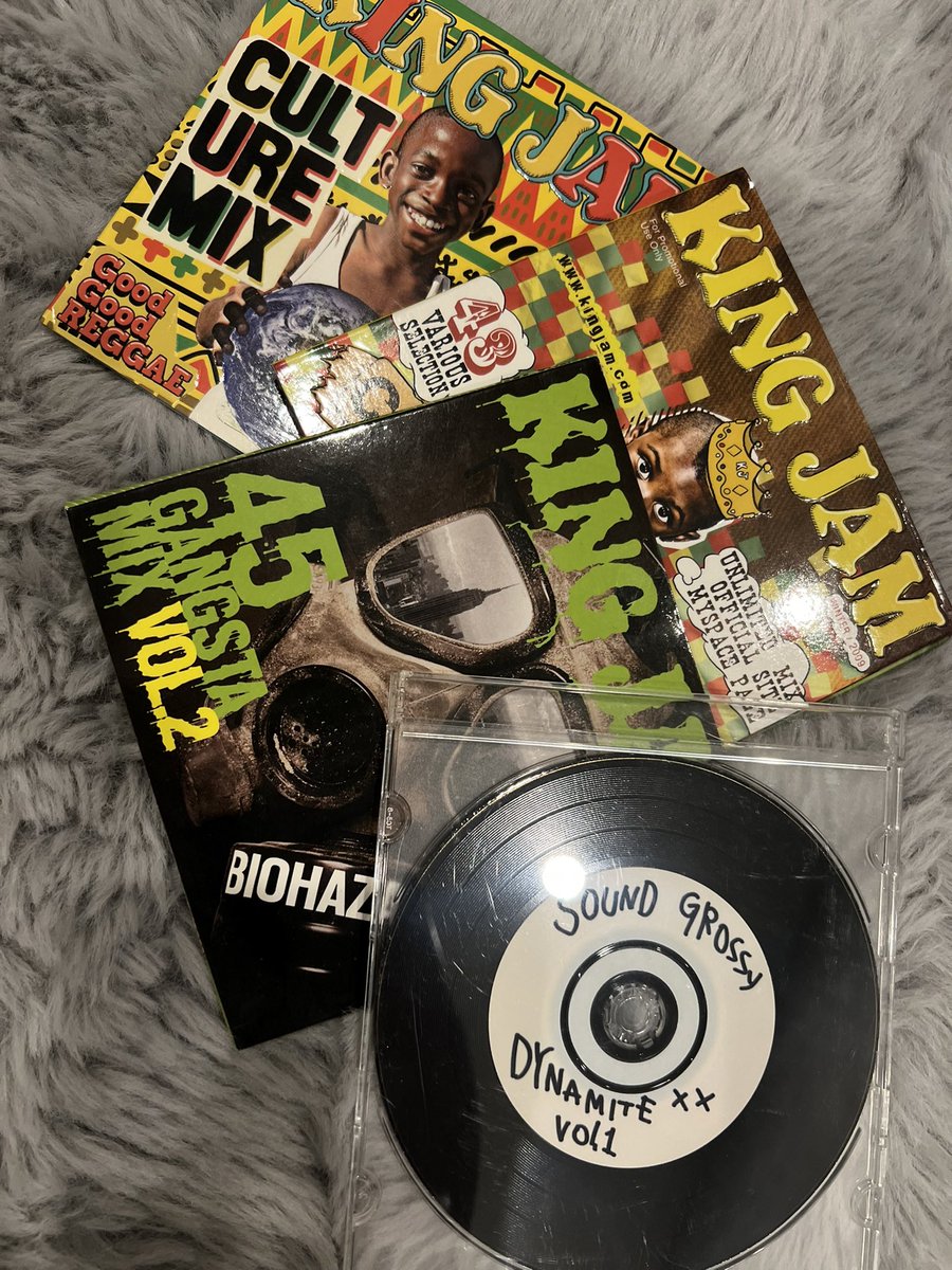 kaanchaan0229's tweet photo. 自宅のインナーガレージ
大人の遊び場
作るためにCD整理してたら
めちゃくちゃいろいろ出てくるww
#kingjam
#soundgrossy
13.4年前ぐらいかな?
日曜日にグロッシーダンスしてたはずw https://t.co/1UK9ZEHZ07