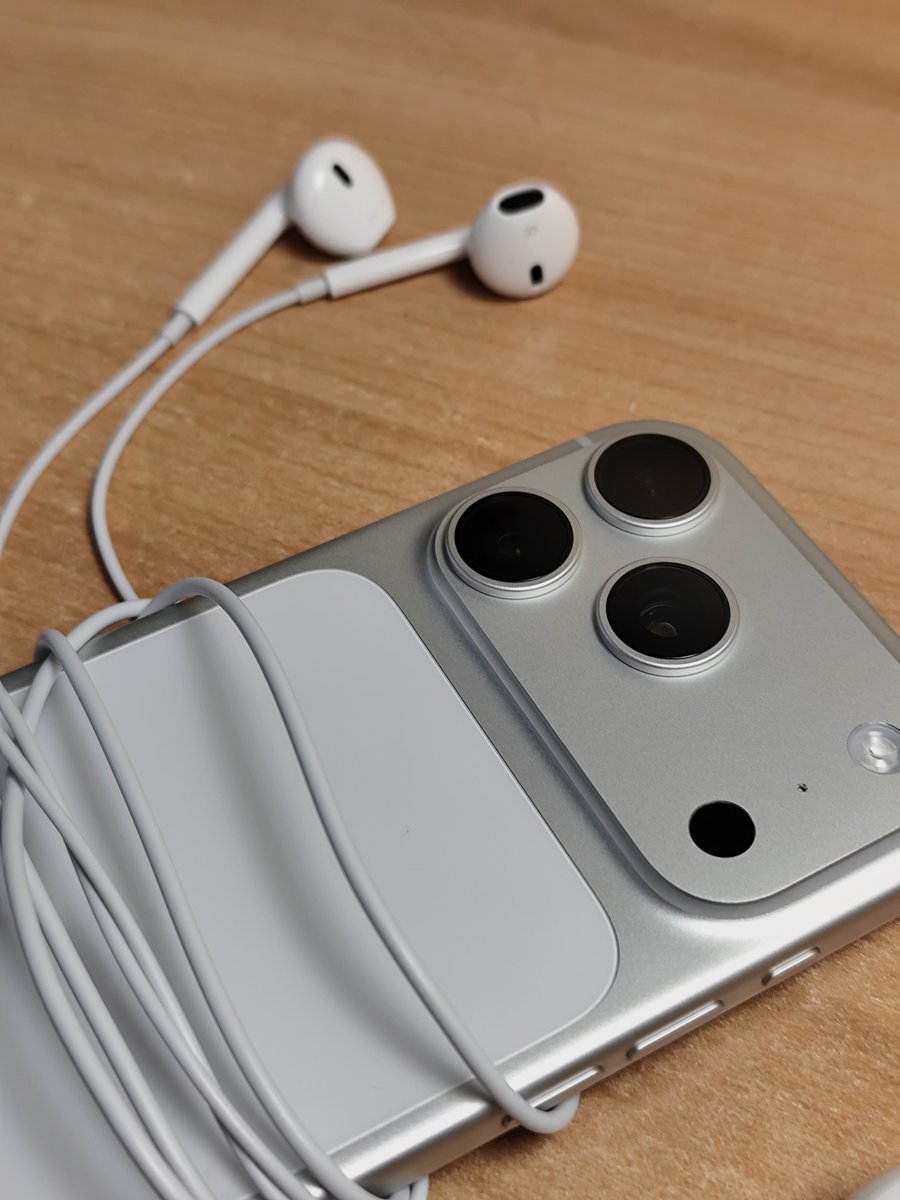 app_settings's tweet photo. Silver iPhone 17 Pro>>> https://t.co/2YhJcivs1H