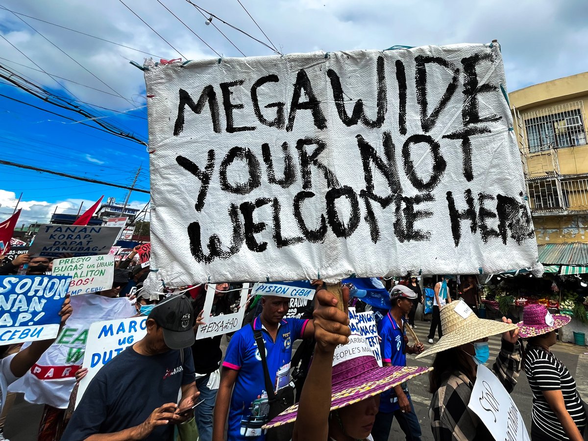 bulatlat's tweet photo. LOOK: Cebu progressive and multisectoral groups commemorate the 40th EDSA People Power Uprising by forwarding calls to never forget why the masses collectively ousted then-dictator Marcos Sr. | via Cris Fernan Bayaga/Bulatlat https://t.co/ix12tvH4lC