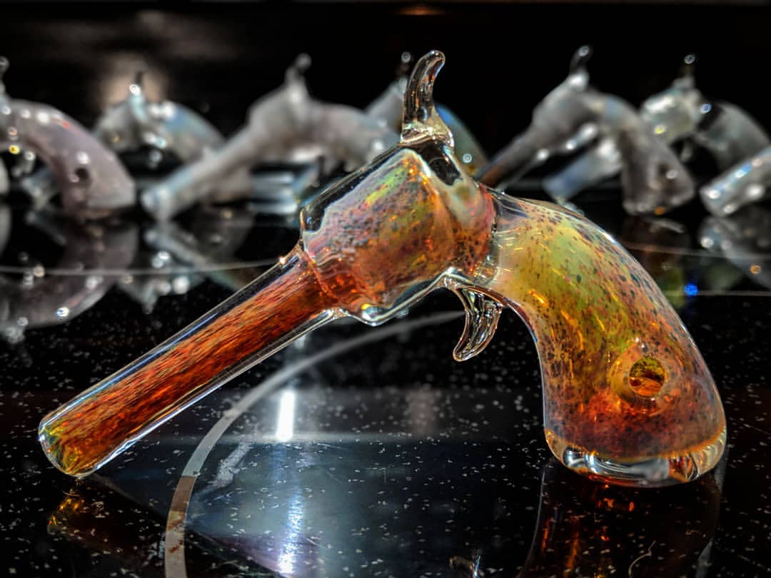 piecemakerglass's tweet photo. "Don't take your guns to town, son, leave your guns at home Bill, don't take your guns to town."
#piecemakerglass #piecemakerpipe  #rigs #minitube #glassofig #headshop #thc #bongs #handpipe #cbd #glassart #headshops #revolver #dabstagram710  #wholesale #headshopowners #dabstagram https://t.co/cFNkbUNdVf