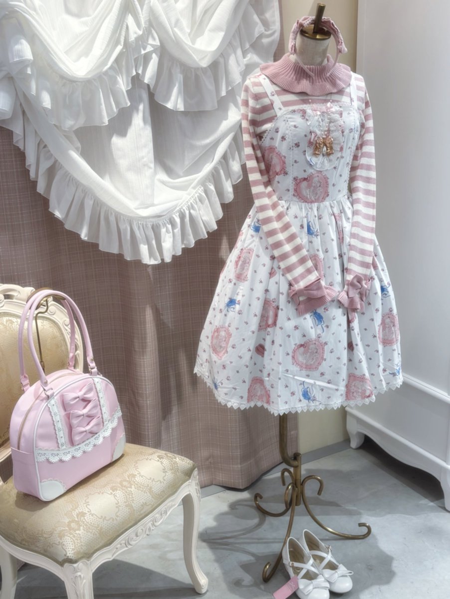 Chalmiere_opa's tweet photo. こんにちは✨ 
Chalmiere 河原町オーパ店です🎀 
この度、Xにて店舗公式アカウントを作成いたしました🎶 
店舗の在庫状況や新作アイテム、イベント等について発信させていただきます❣️
是非フォローお願いいたします🫶💕
 #ロリィタ  #シャルミエール  #chalmiere   #河原町オーパ https://t.co/mJu2jraejf