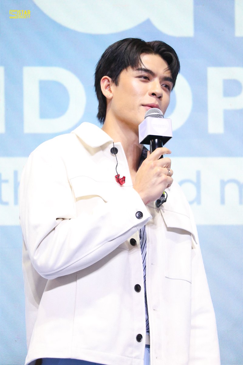 STARSOCIETY_TH's tweet image. “จอส เวอาห์” ในงาน ‘mami GRAND OPENING—the feel-good moment’ 

MAMI X JOSSGAWIN GUINZLY
#MamixJossGawin
#JossWayar 
#MamiBrand 
#MamiCosmetics 
#MamiFeelGoodMoment