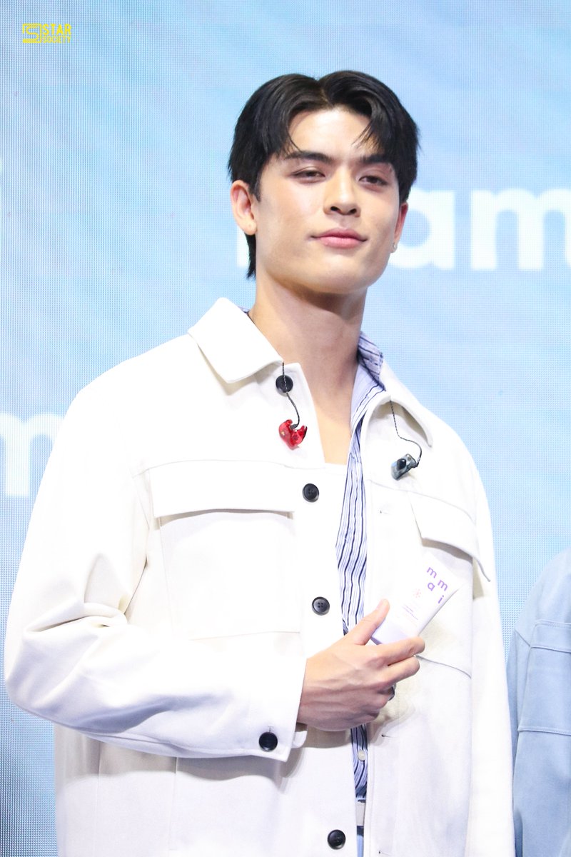 STARSOCIETY_TH's tweet image. “จอส เวอาห์” ในงาน ‘mami GRAND OPENING—the feel-good moment’ 

MAMI X JOSSGAWIN GUINZLY
#MamixJossGawin
#JossWayar 
#MamiBrand 
#MamiCosmetics 
#MamiFeelGoodMoment