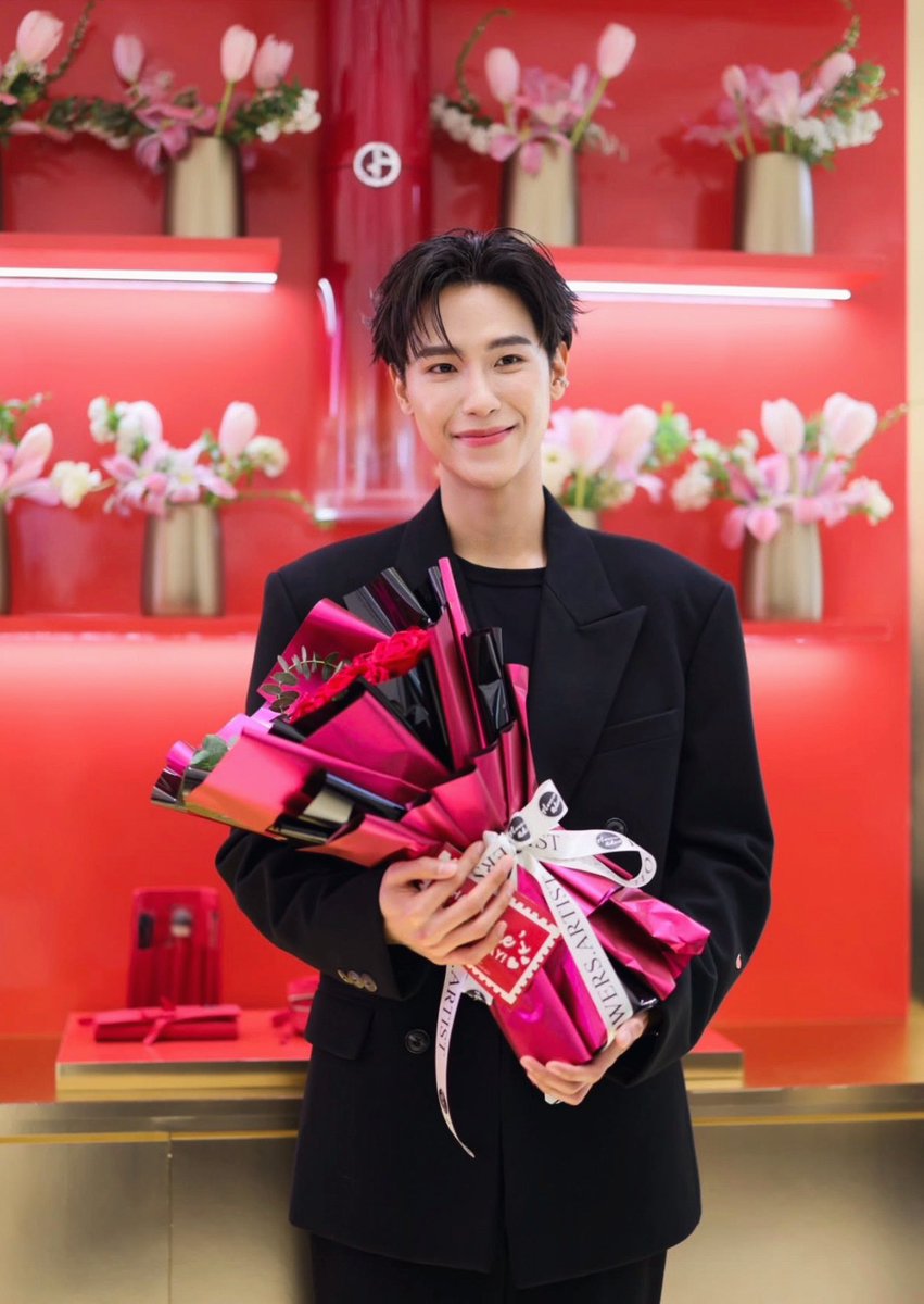 ยินดีด้วยครับจู ขอให้ทะลุ 2M เร็วๆนี้นะครับ 

#JUNNIORRS1M300KonIG