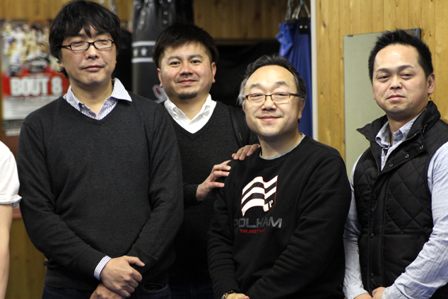 WbKoji's tweet photo. 訃報が続く。先日、北の白熊さんからキックのレフェリーとして活躍した梅澤勝さん(右から二人目)がお亡くなりになったと聞いた。写真は2015年3月28日、札幌で開催されたBOUT19の前日計量時に撮ったもの(みんな若い!)。あれからもう10年以上経つのか。梅澤さん、安らかにお眠りください。 https://t.co/b6S15d2Wew