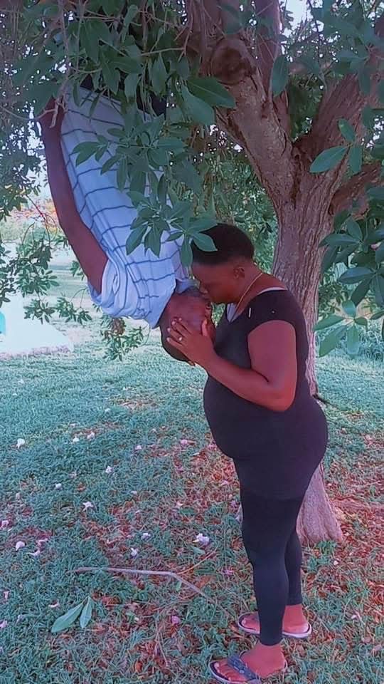 MudaLeon's tweet photo. @VERITY_HQ Neighbour got pregnant while on deployment in Congo 😭😭 https://t.co/7u4eRwz9UR