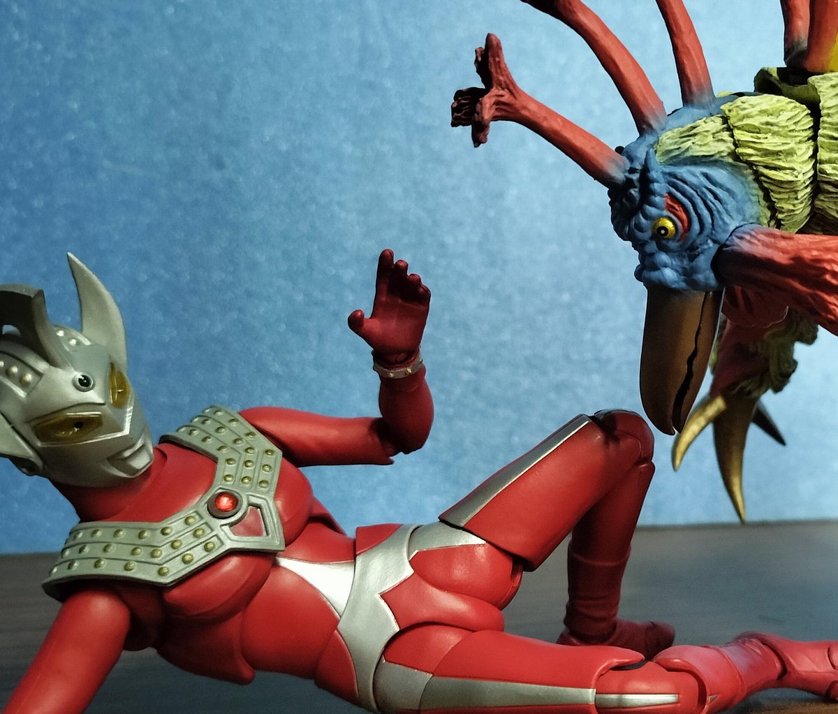 ウルトラアーツ タロウ対バードン ピンチ！ウルトラマンタロウ！