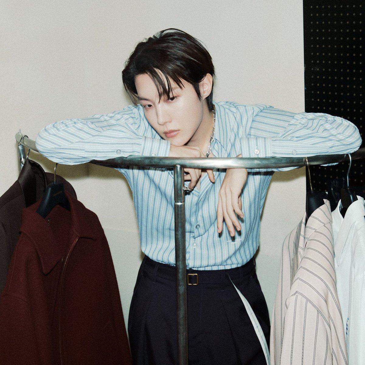 j-hope ranks #1 among K-pop male soloists in global media buzz in the 2025 Global Hallyu Trend Analysis Report.