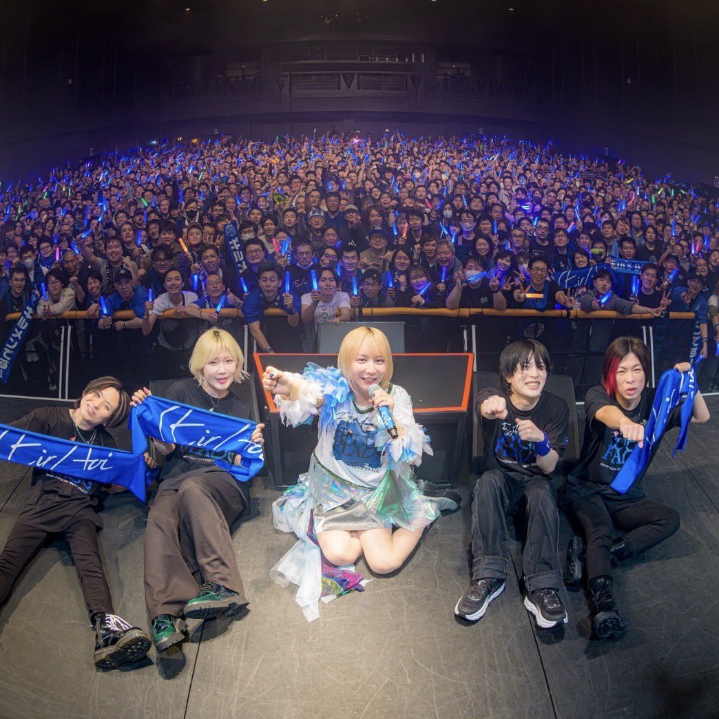 Twilight_CASVAL's tweet photo. BLUE FLAiR FINAL参戦してきました🔥
熱気溢れ素晴らしいライブでしたね！
私事ですが、様々な事情もあり活動が続けていく事が困難になりましたので、これをもって活動を卒業する事になりました
沢山のファンの方と出会い、共に跳ね楽しんだ日々を一生忘れません！
今まで本当に有難うございました😌 https://t.co/4e84KeJThr