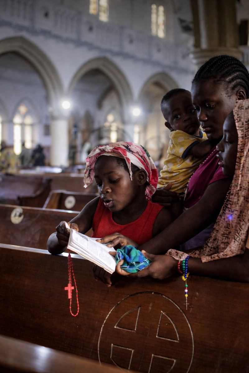 bibleinreallife's tweet image. They went to pray. They didn’t return home.
Gunmen invaded a church in Uso, Owo LGA, Ondo State, Nigera and abducted 5 worshippers during a night service.
Are places of worship no longer safe in Nigeria?
Speak up. 🇳🇬
#OndoState #NigeriaNews #EndInsecurity