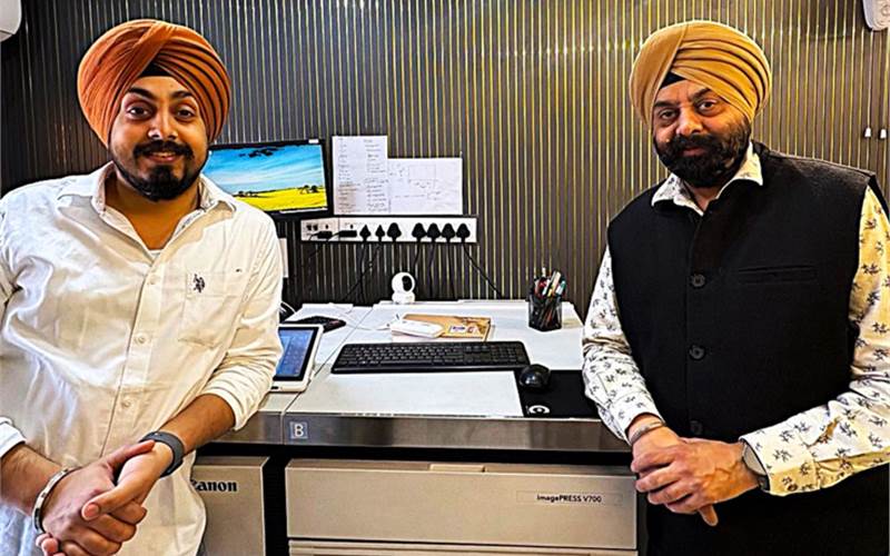 printweekindia's tweet image. Arjun Printing Press, Dehradun, upgrades with a new Canon ImagePress V700 digital colour production press, enhancing quality &amp;amp; efficiency.

Read more: shorturl.at/8Wt9b

#Canon #ImagePressV700 #DigitalPrinting #PrintIndustry #CommercialPrinting